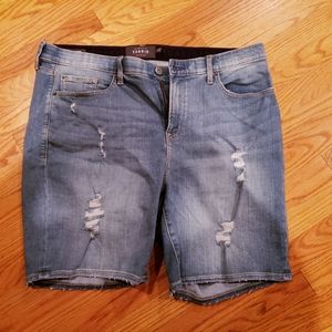 Torrid Sky High Skinny Bermuda Short - Size 20